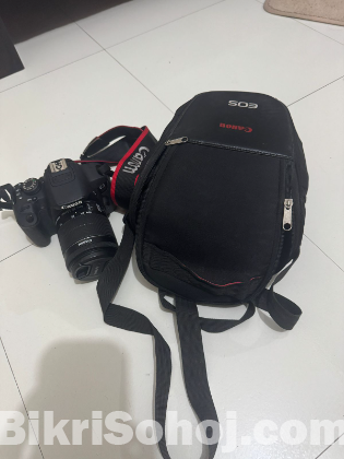 Canon EOS 700D
